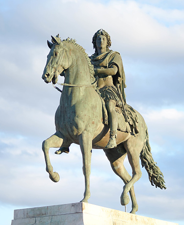 Estatua Rey francés Luis XIV photo