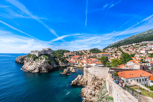 Vista del Fuerte Lovrijenac desde la muralla de Dubrovnik, Croacia photo