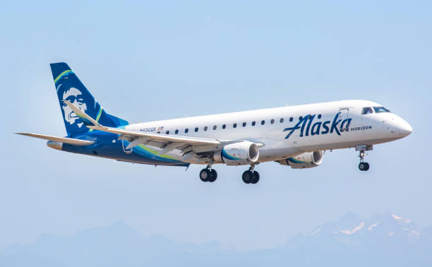 アラスカ航空 erj-175 - boeing boeing 747 airplane cargo container ストックフォトと画像