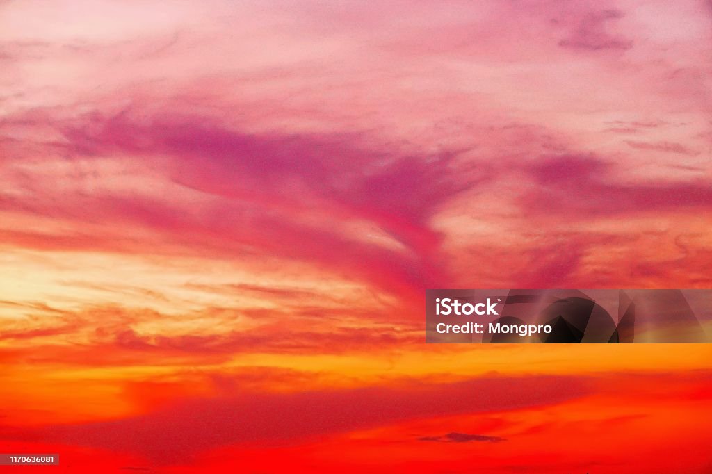 Bầu Trời Hoàng Hôn Tuyệt Đẹp Và Đám Mây Màu Cam Hồng Đỏ Ở Hình Nền Buổi  Sáng Hình ảnh Sẵn có - Tải xuống Hình ảnh Ngay bây giờ - iStock