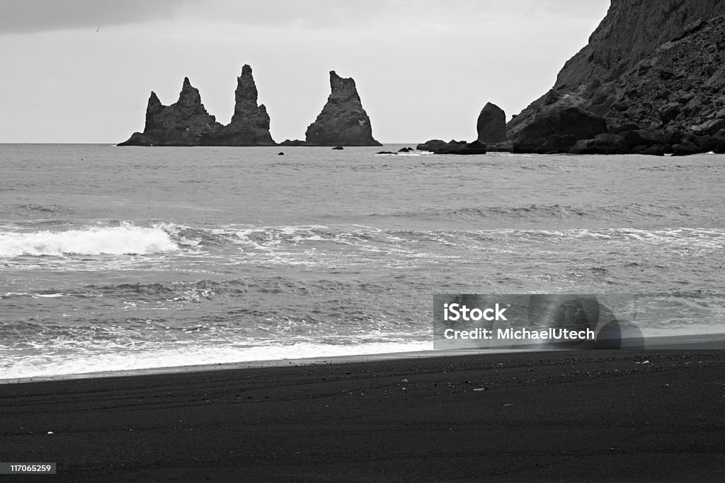 Black Beach i skały w Vík í Mýrdal - Zbiór zdjęć royalty-free (Bez ludzi)