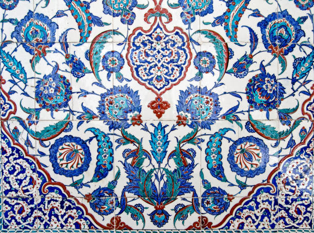 belles tuiles d'iznik sur la tombe du sultan murad iii, istanbul - iznik photos et images de collection