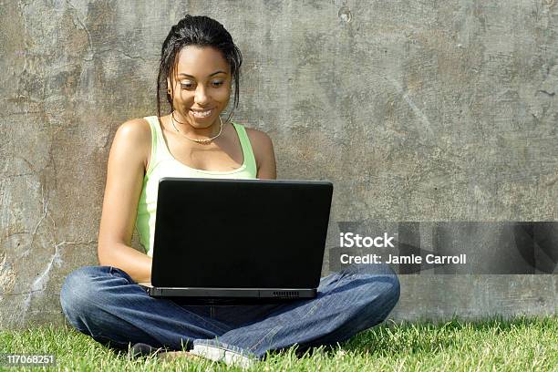 College Student Serie Foto de stock y más banco de imágenes de 18-19 años - 18-19 años, 20-24 años, Adolescente