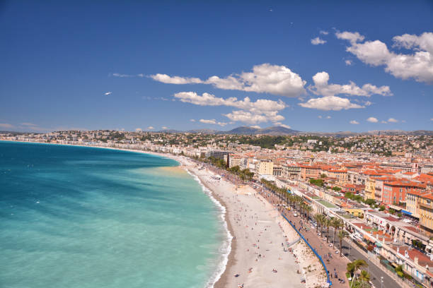 nizza, französische riviera cote d'azur in der provence, frankreich. - city of nice france french riviera promenade des anglais stock-fotos und bilder