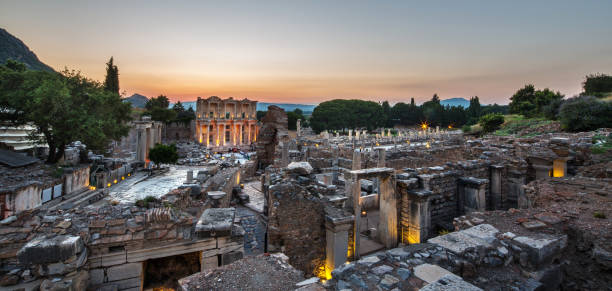 vista panorâmico de ephesus, selcuk, izmir, turquia - ephesus - fotografias e filmes do acervo