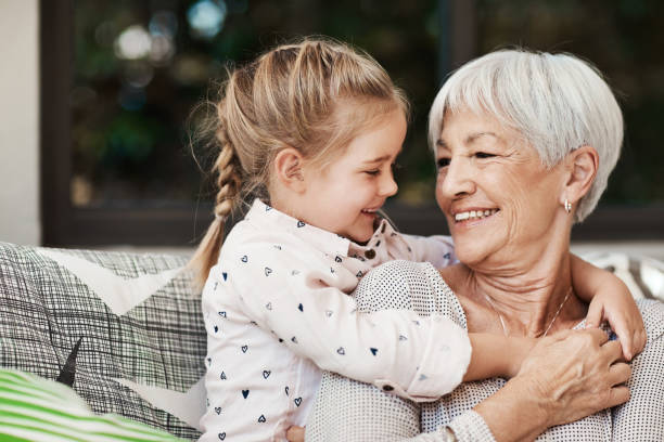 la nonna ti ama con tutto il cuore - outdoors looking at camera little girls child foto e immagini stock