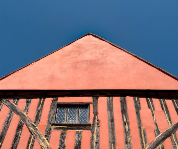 teil eines fachwerkgebäudes in lavenham, suffolk - gable end stock-fotos und bilder