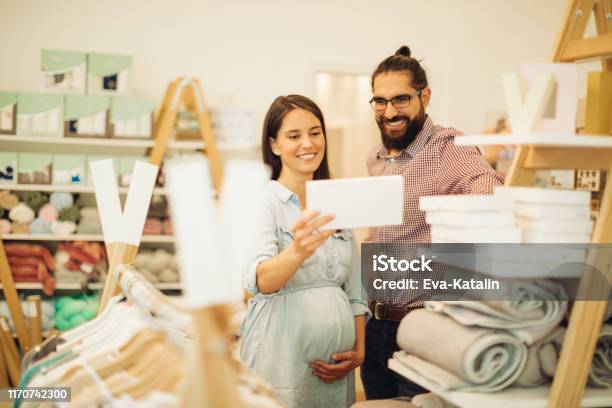 Young Couple In A Shopping Store Stock Photo - Download Image Now - Pregnant, Retail, Shopping