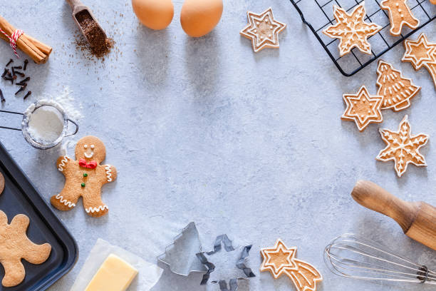 fondos navideños: marcos de ingredientes de galletas de navidad - bandeja de horno fotografías e imágenes de stock