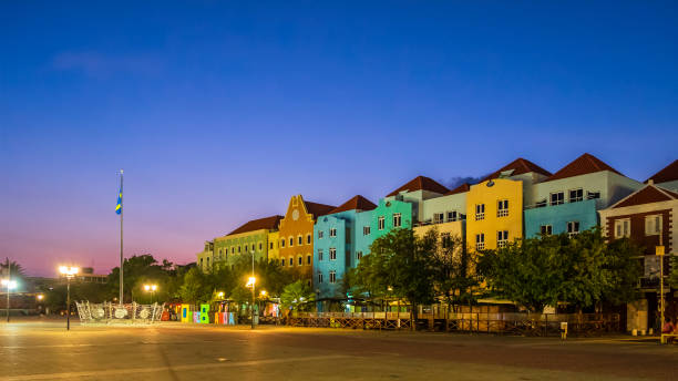 curaçao, willemstad-distrito de otrobanda no por do sol - otrobanda - fotografias e filmes do acervo