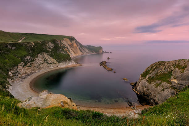 istock Soft sunset and light pink haze above Man O' War Beach. 1170898143
