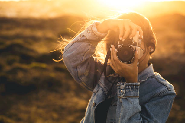 woman taking picture outdoors - nature photographer imagens e fotografias de stock