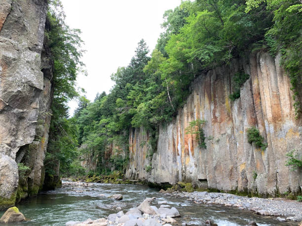 sounkyo (sounkyo) - mountain cliff mountain peak plateau zdjęcia i obrazy z banku zdjęć