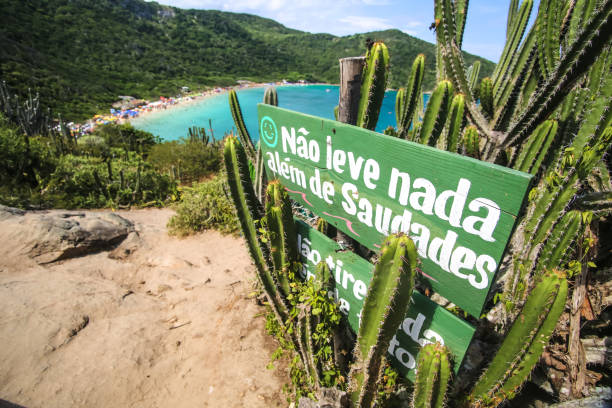 Forno Beach To get to the oven beach is necessary to make a trail with a good climb on a hill, stop and breathe when you are on the hill, now you can admire this beauty of this beach. arraial do cabo stock pictures, royalty-free photos & images