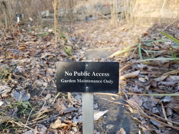 istock no public access garden maintenance only sign 1170955845