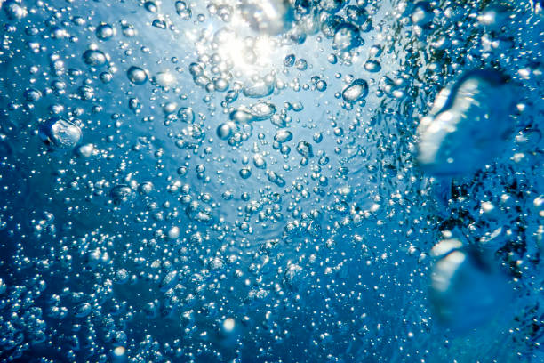 bolhas de ar, bolhas subaquáticas fundo subaquático abstrato. - bubble swimming pool water underwater - fotografias e filmes do acervo