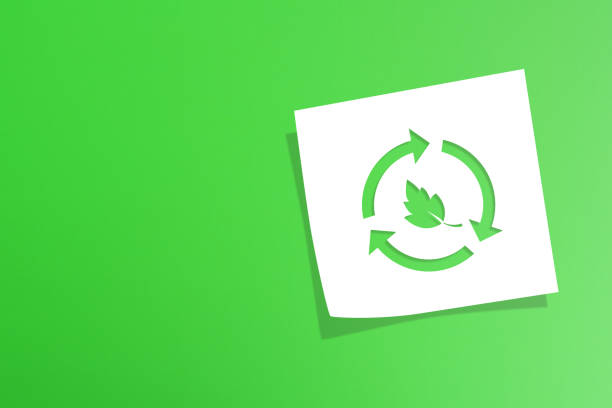 Note paper with recycle symbol on green background