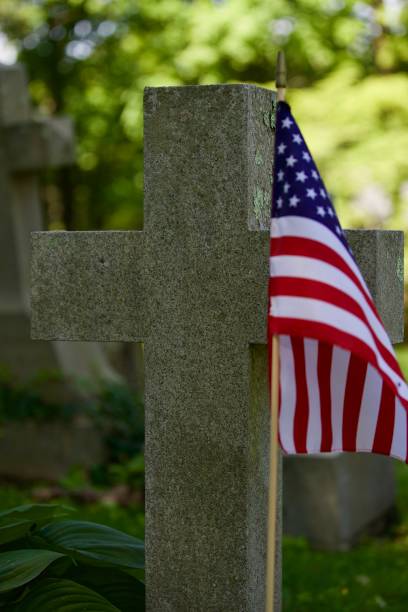 istock American flag by grave stone 1170984771