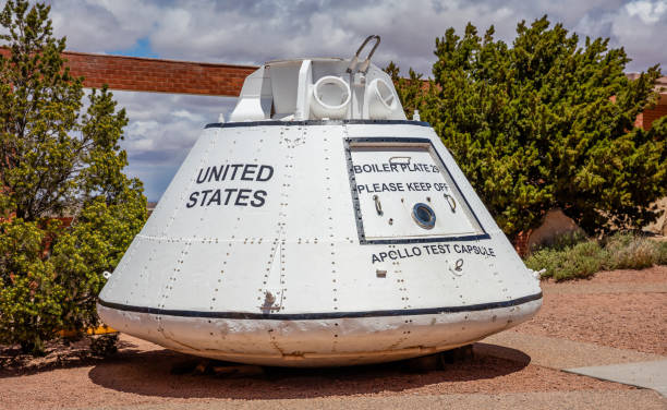 cráter de meteorito, cápsula de prueba apolo, winslow arizona, ee.uu. - winslow arizona fotografías e imágenes de stock