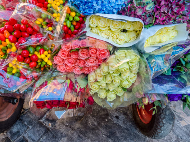 die welterbestadt rom in italien - rome flower market store flower stock-fotos und bilder