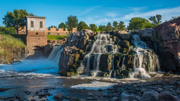 istock Sioux Falls waterfalls in downtown 1171024644