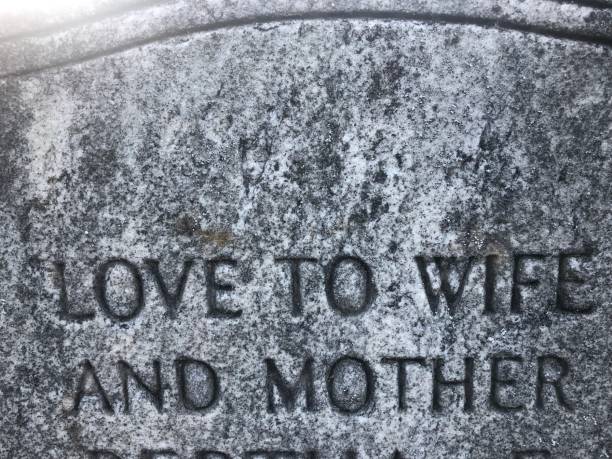 istock Wife and mother gravestone 1171031421