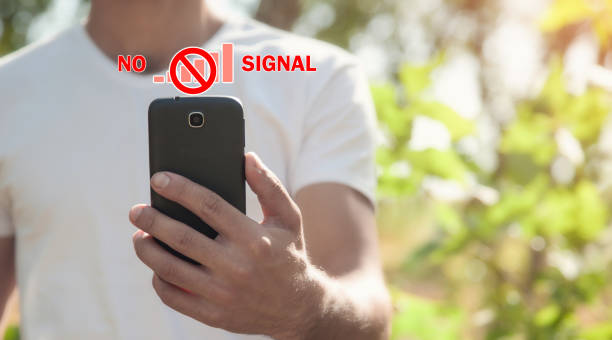 istock Man holding smartphone. No signal 1171040968