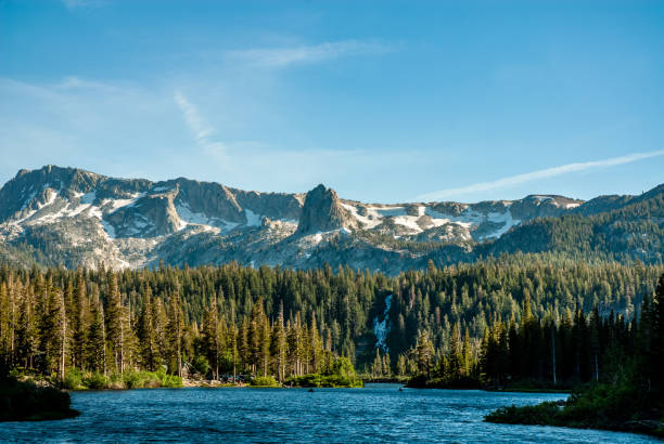 istock Crystal Crag from Twin Lakes 1171059634