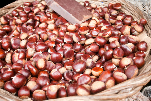 Chinese chestnut   , Chestnuts are sold in the market