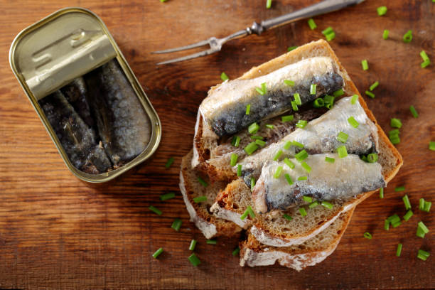 Toast with sardines in canned oil