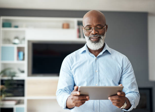 istock Keeping current on important news 1171124361