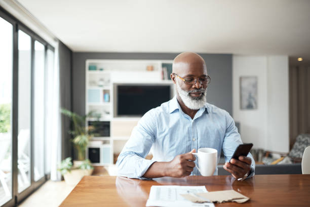 istock Staying updated on the stock market 1171124372