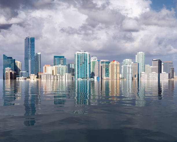 miami skyline koncepcji wzrostu poziomu morza i powodzi z globalnego ocieplenia - hurricane florida zdjęcia i obrazy z banku zdjęć