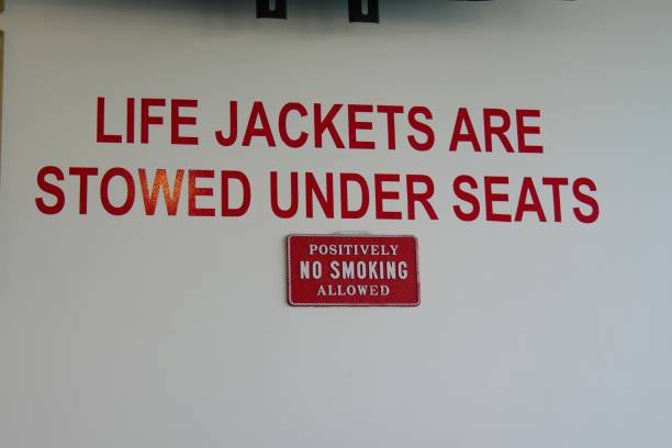 zeichen für schwimmwesten in einem boot - life jacket isolated life belt nobody stock-fotos und bilder