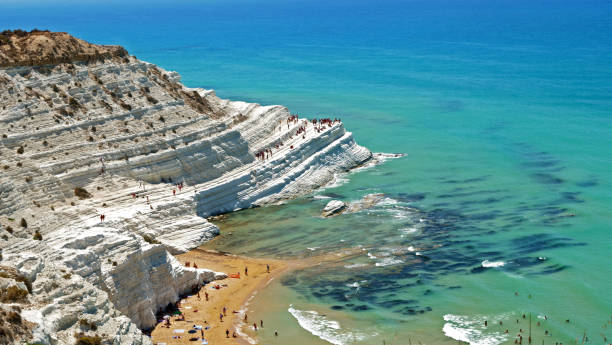 scala dei turchi avec turquoise mer méditerranéenne- sicile, italie - agrigento sicily italy tourism photos et images de collection