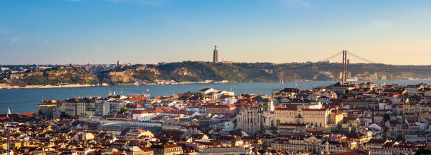 Widok na Lizbonę, Portugalia z Miradouro da Senhora do Monte – zdjęcie