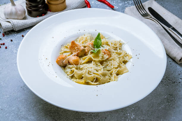 istock Farfalle with salmon 1171213605