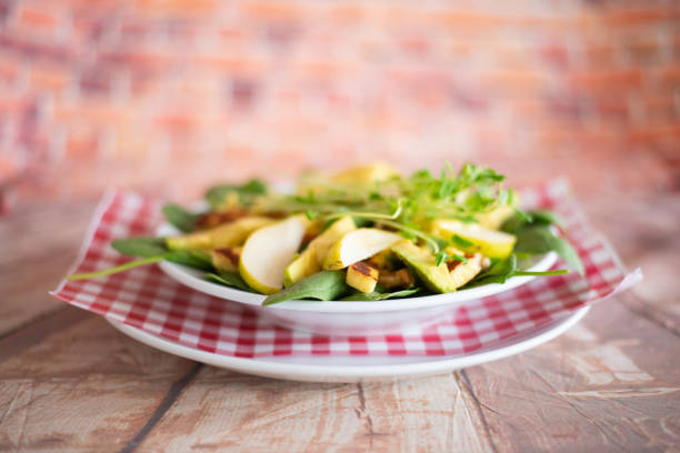 cafe breakfasts - hot dog sausage spinach bread imagens e fotografias de stock