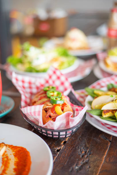 cafe breakfasts - hot dog sausage spinach bread imagens e fotografias de stock