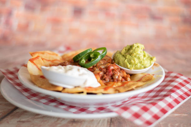 cafe breakfasts - hot dog sausage spinach bread imagens e fotografias de stock