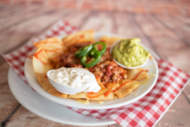 cafe breakfasts - hot dog sausage spinach bread imagens e fotografias de stock