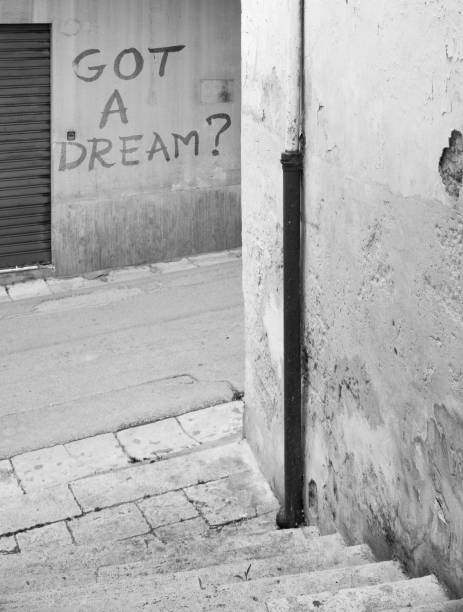 have you got a dream? - graffiti believe wall single word imagens e fotografias de stock