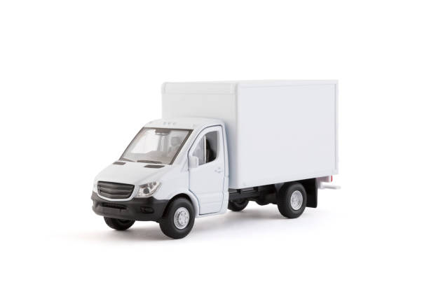грузовик доставки грузов на белом фоне с отсечением пути - truck commercial land vehicle white blank стоковые фото и изображения