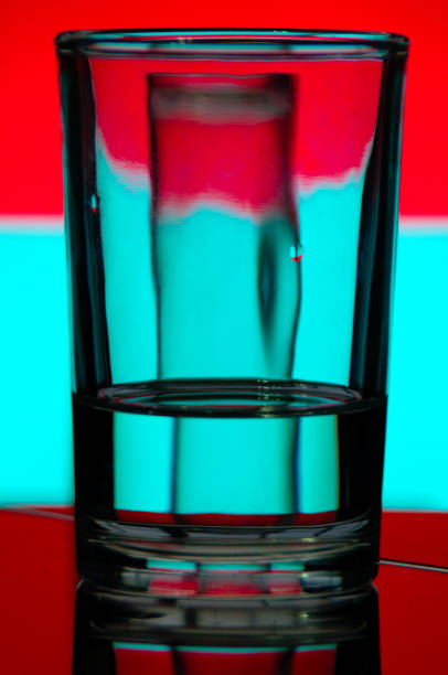 水のガラス - translucid ストックフォトと画像