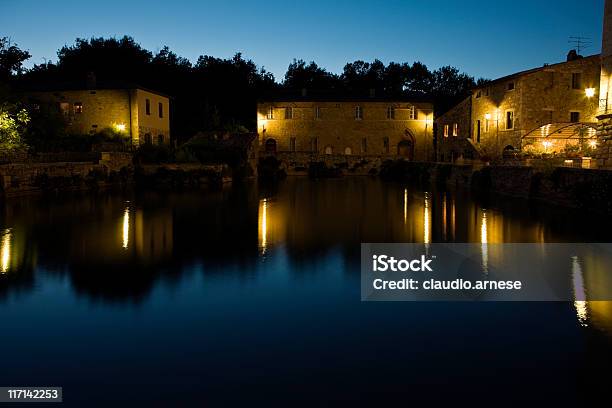 Foto de Bagno Vignone e mais fotos de stock de Arcaico - Arcaico, Castelo, Cor Vibrante