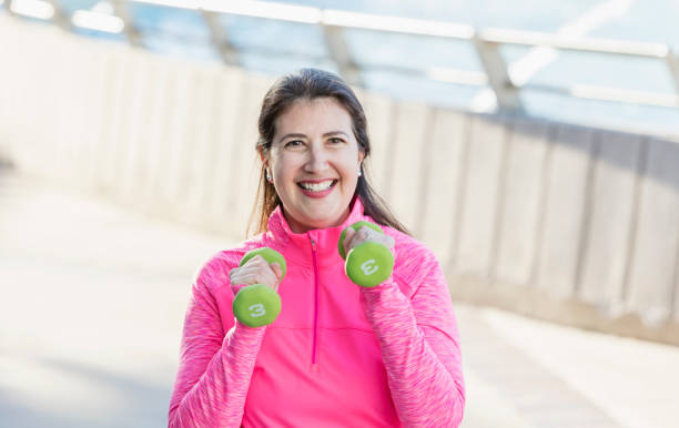 istock Mature Hispanic woman exercising with hand weights 1171429404