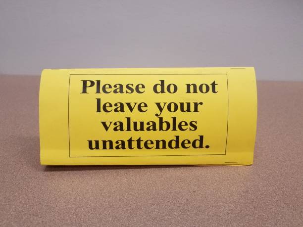 istock yellow please do not leave your valuables unattended sign on table 1171431066