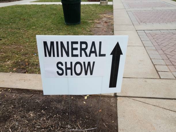 istock white and black mineral show sign with black arrow 1171431168