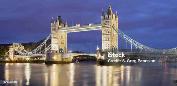 Ponte Da Torre À Noite - Fotografias de stock e mais imagens de Ao Ar Livre - Ao Ar Livre, Arquitetura, Capitais internacionais