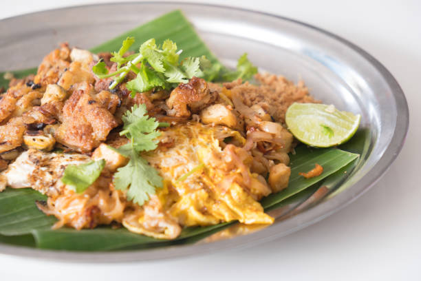 istock Fried mussel pancakes and Pad Thai served mix in dish 1171452854